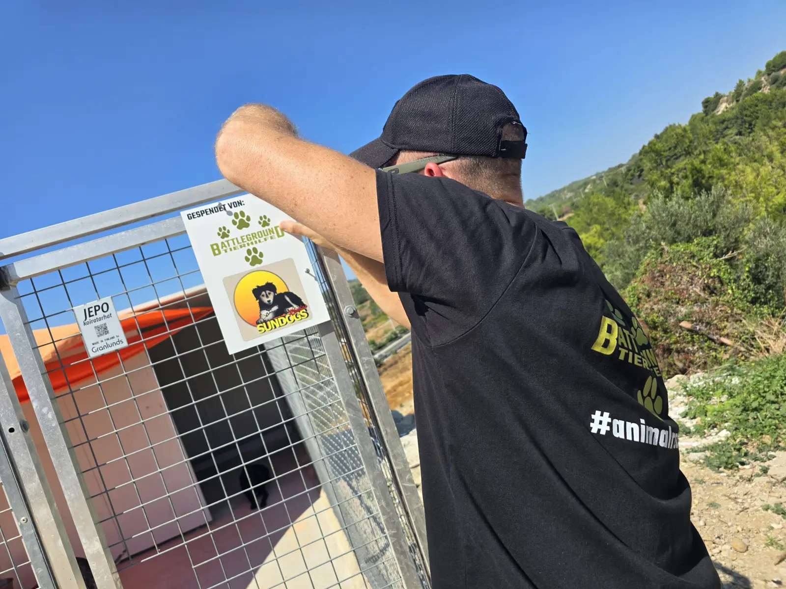 Hundegehege im Tierheim Rhodos