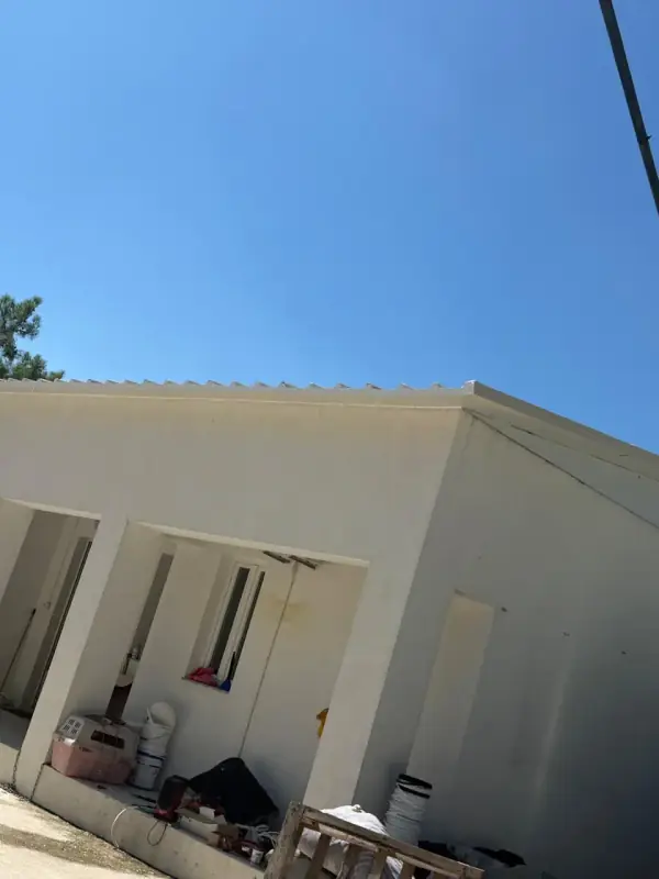 Die Tierklinik im städtischen Tierheim auf Rhodos mit ihrem neuen Dach Die Tierklinik im städtischen Tierheim auf Rhodos mit ihrem neuen Dach